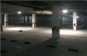 光導(dǎo)系統(tǒng)將陽(yáng)光引進(jìn)地下車(chē)庫(kù)