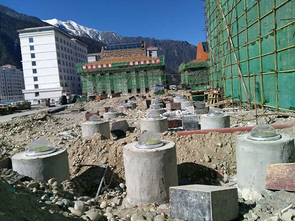 鉆石形采光罩安裝現(xiàn)場(chǎng) 鉆石形采光罩安裝現(xiàn)場(chǎng)